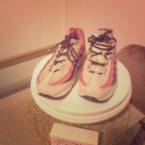 Nike Airmax 95 tan beige brown 6.5y/8.5w